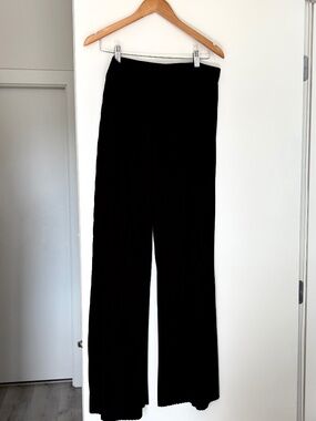 Melanie Lyne black pleated wide leg pants